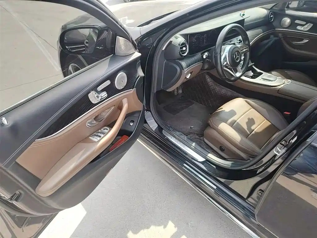 Mercedes-Benz E-Class 2019 — фото 16