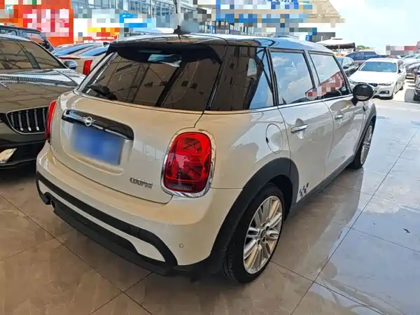 MINI MINI 2023