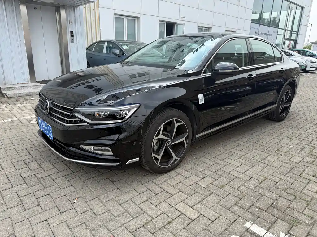 Volkswagen Magotan 2025