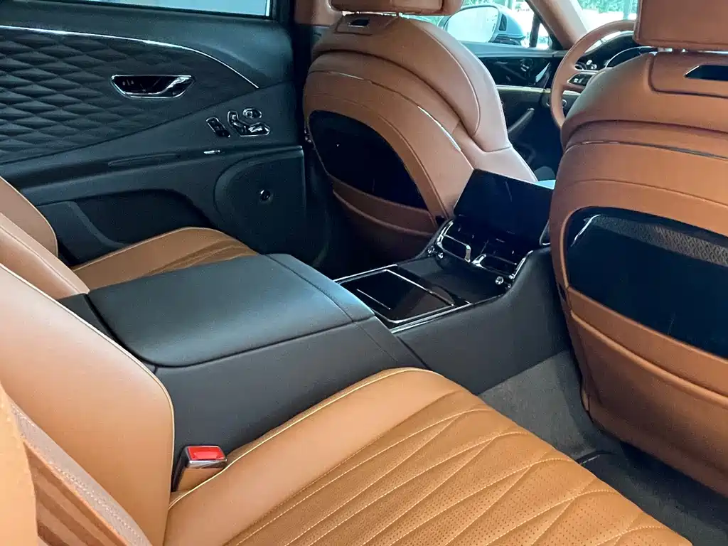 Bentley Flying Spur 2022 — фото 16