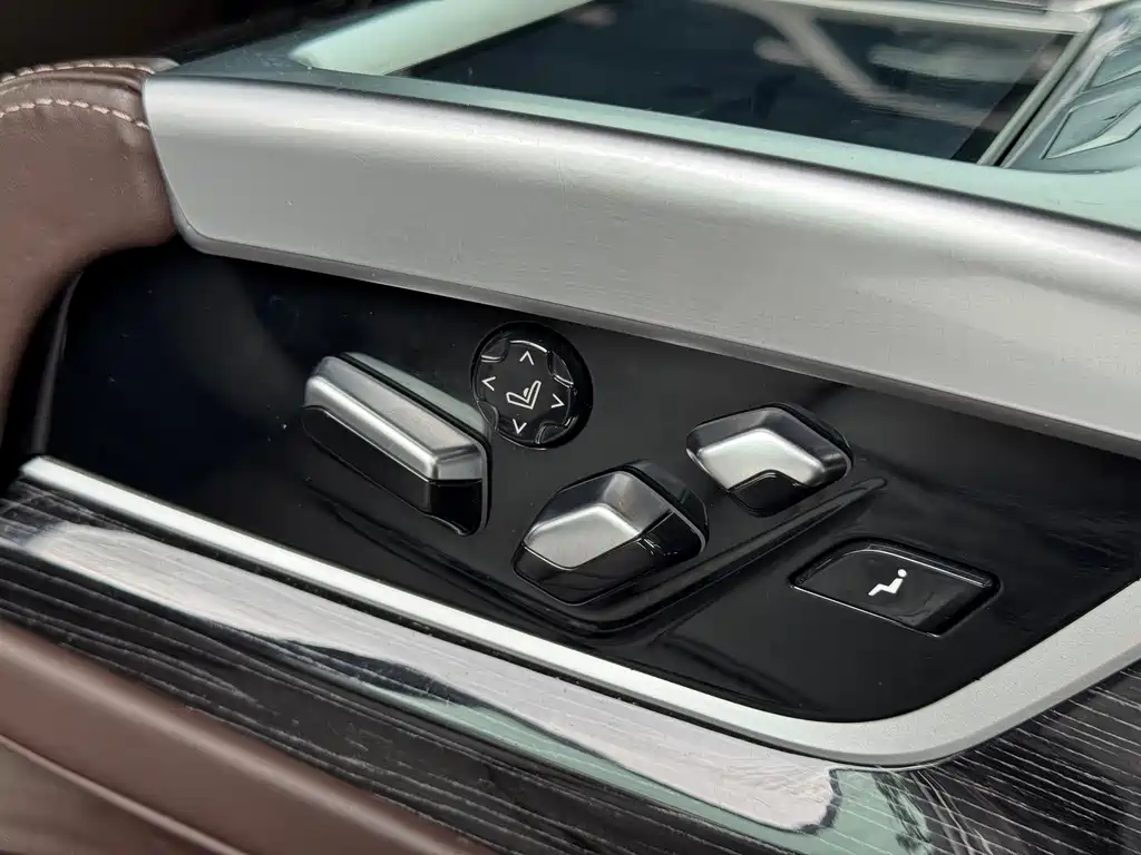 BMW 7 Series 2021 — фото 13