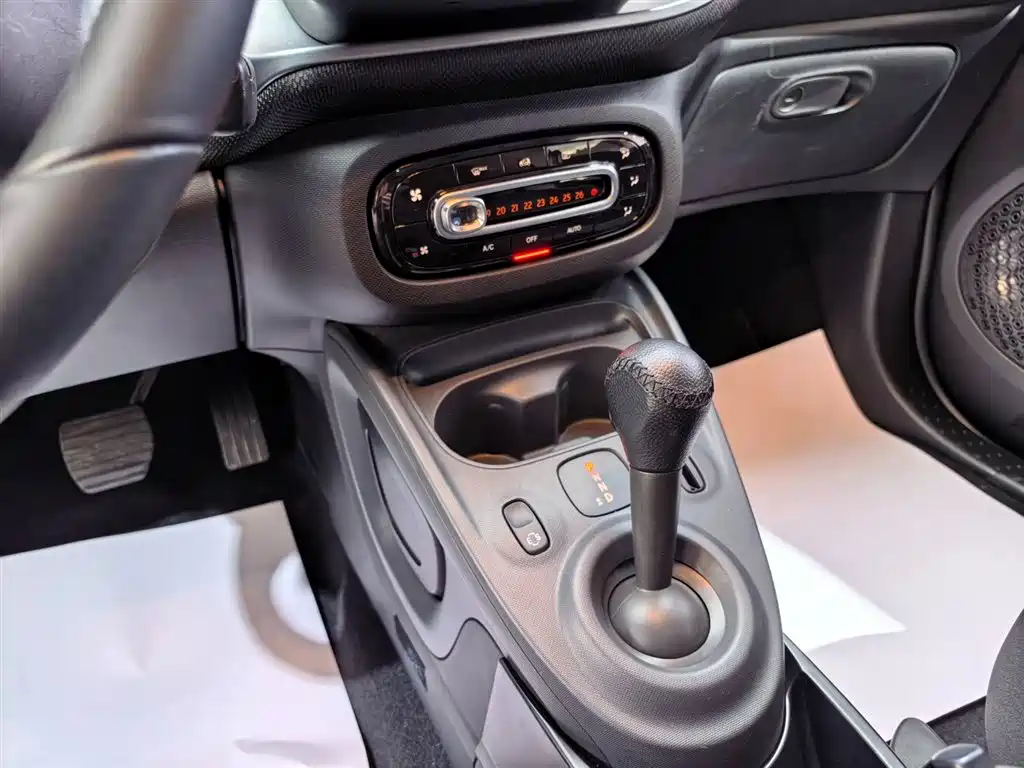 smart Fortwo 2019 — фото 11