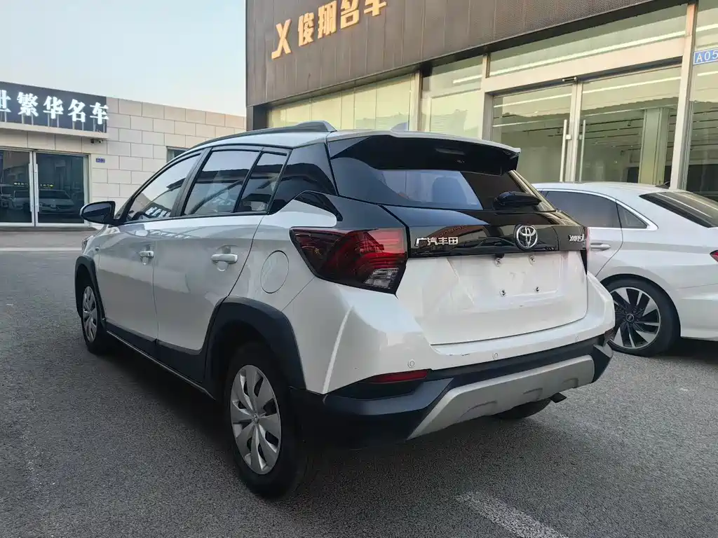 Toyota Yaris L 2021 — фото 6