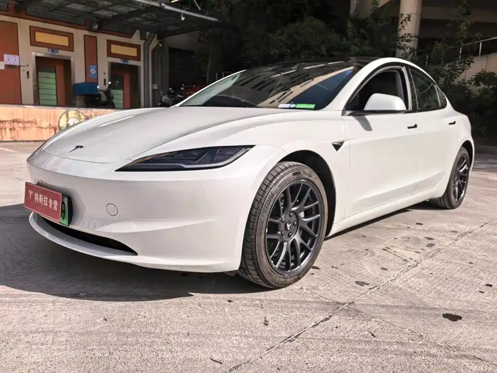 Tesla Model 3 2025 — фото 4
