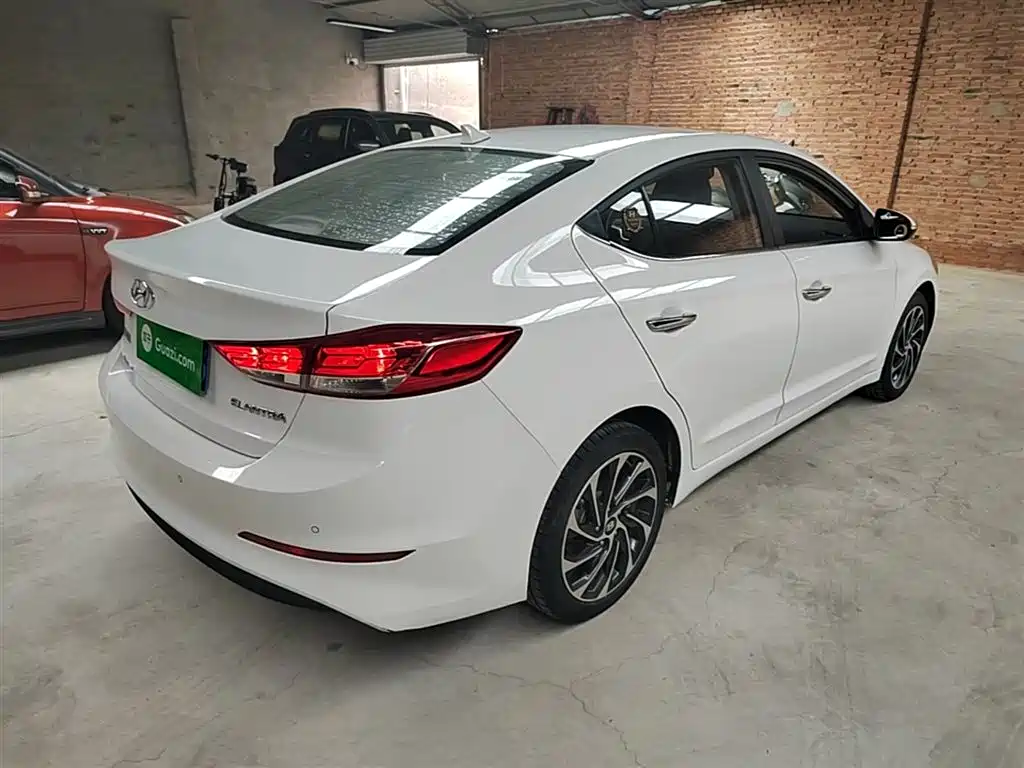 Hyundai Elantra 2020 — фото 7