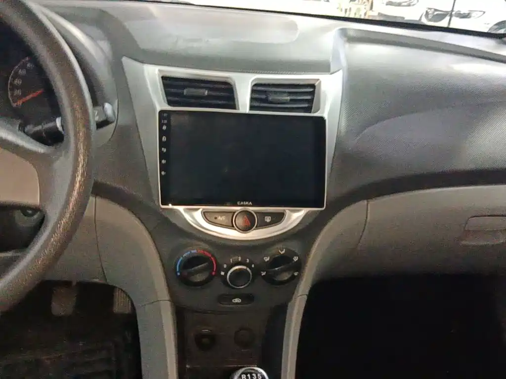 Hyundai Verna 2015 — фото 13