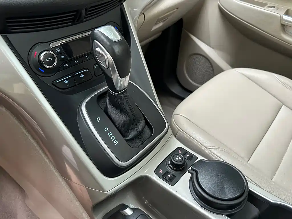 Ford Kuga 2014 — фото 11