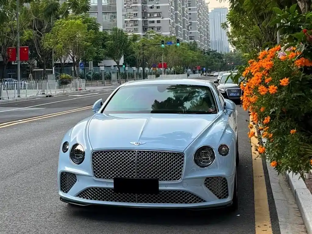Bentley Continental 2023 — фото 1