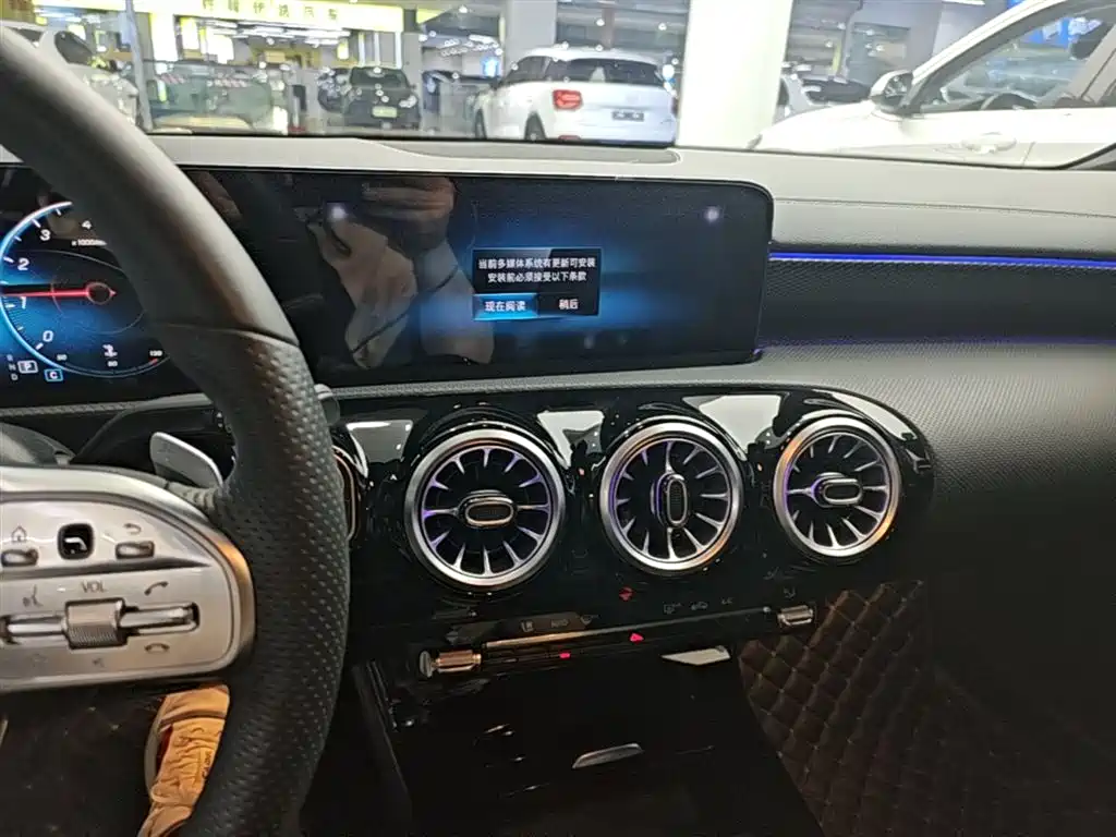 Mercedes-Benz A-Class 2022 — фото 13