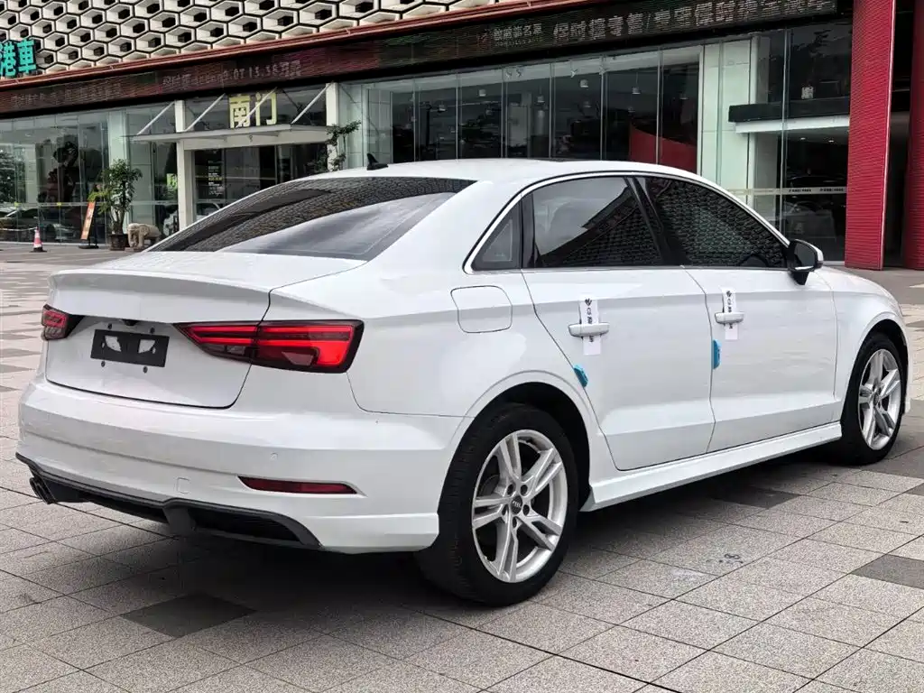 Audi A3 2019 — фото 9