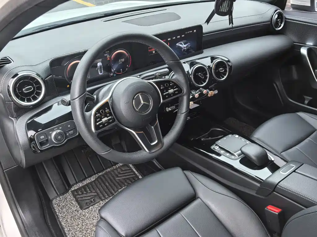 Mercedes-Benz A-Class 2023 — фото 8