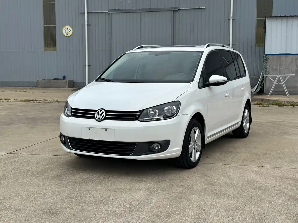 Volkswagen Touran 2015 — фото 1