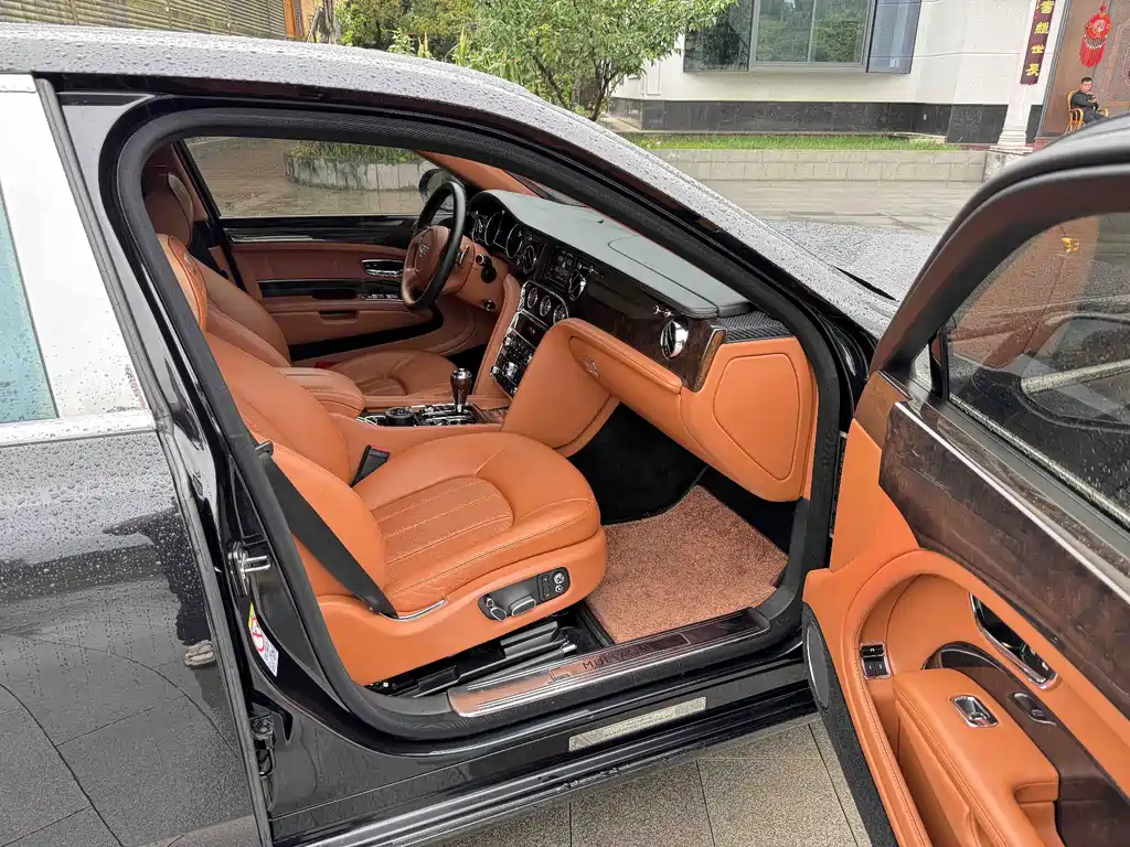 Bentley Mulsanne 2015 — фото 15