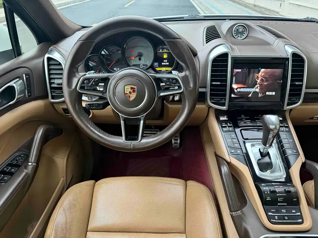 Porsche Cayenne 2015 — фото 9