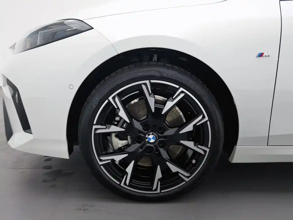 BMW 2 Series 2025 — фото 17