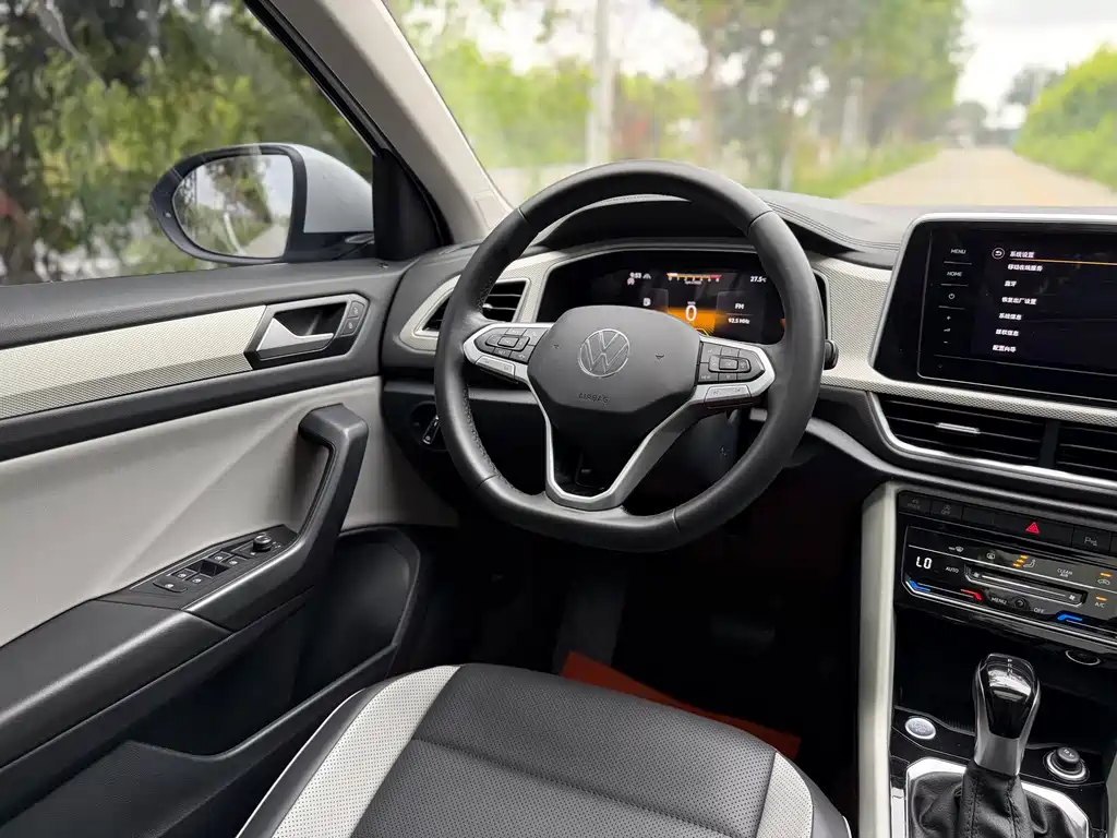 Volkswagen T-Roc 2023 — фото 13