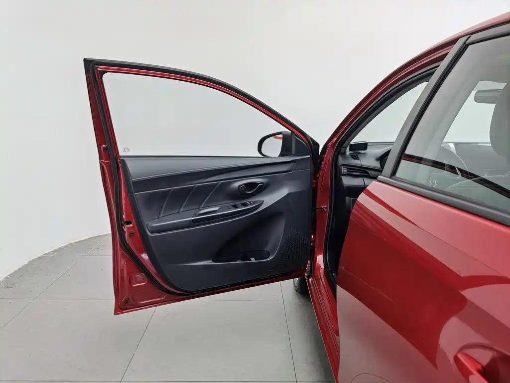 Toyota Yaris L 2019 — фото 8