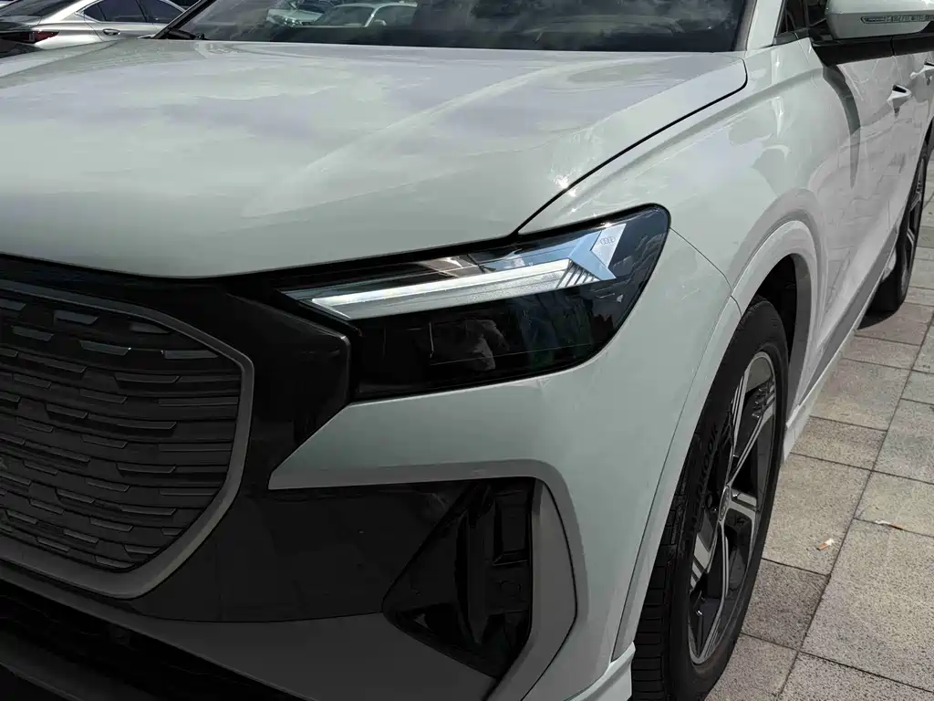 Audi Q4 E-Tron 2025 — фото 20