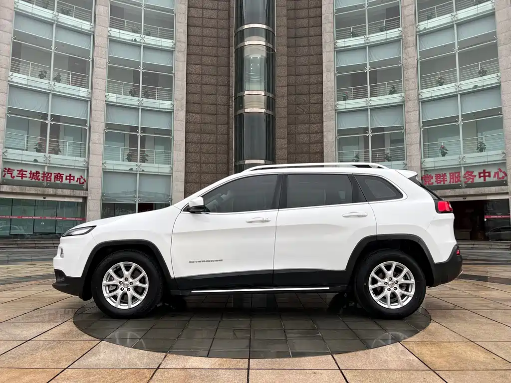 Jeep Cherokee 2019 — фото 3