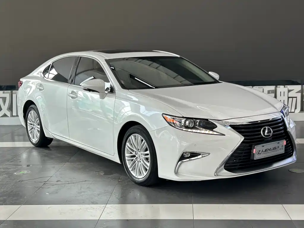 Lexus ES 2017 — фото 3