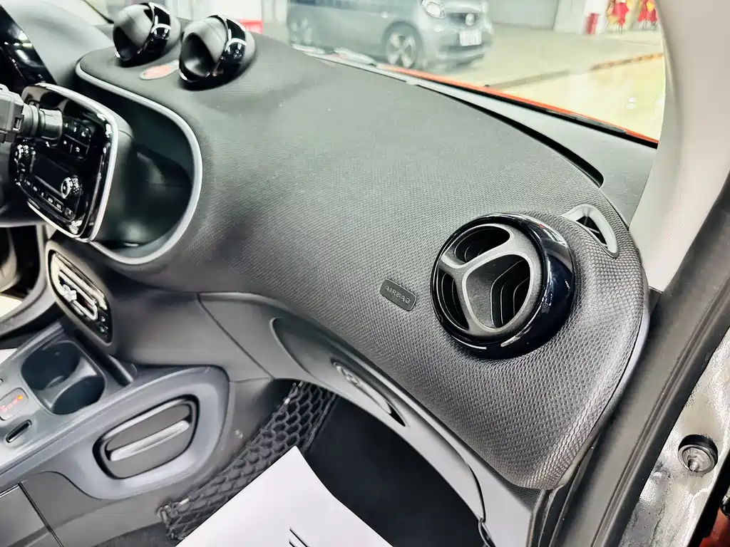 smart Fortwo 2018 — фото 25