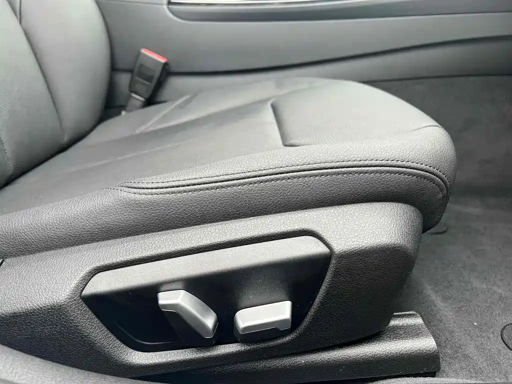 BMW 3 Series 2017 — фото 19