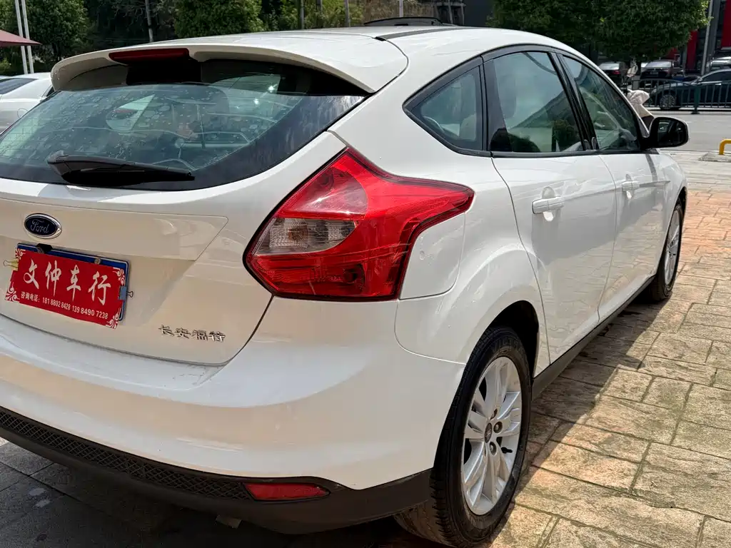 Ford Focus 2015 — фото 4
