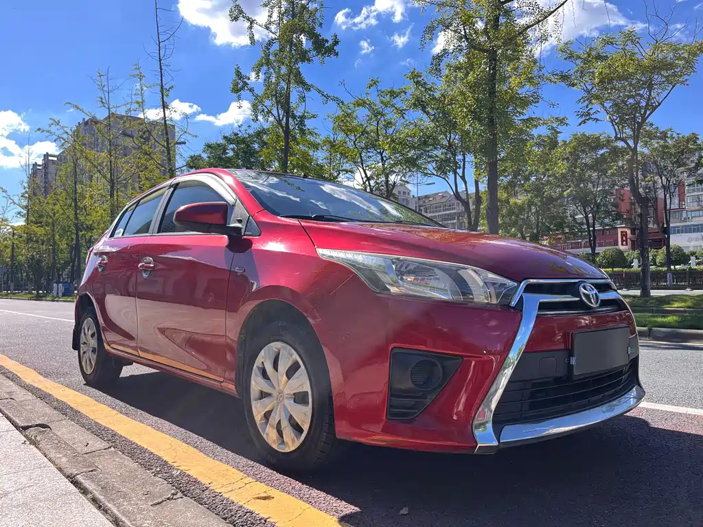Toyota Yaris L 2014