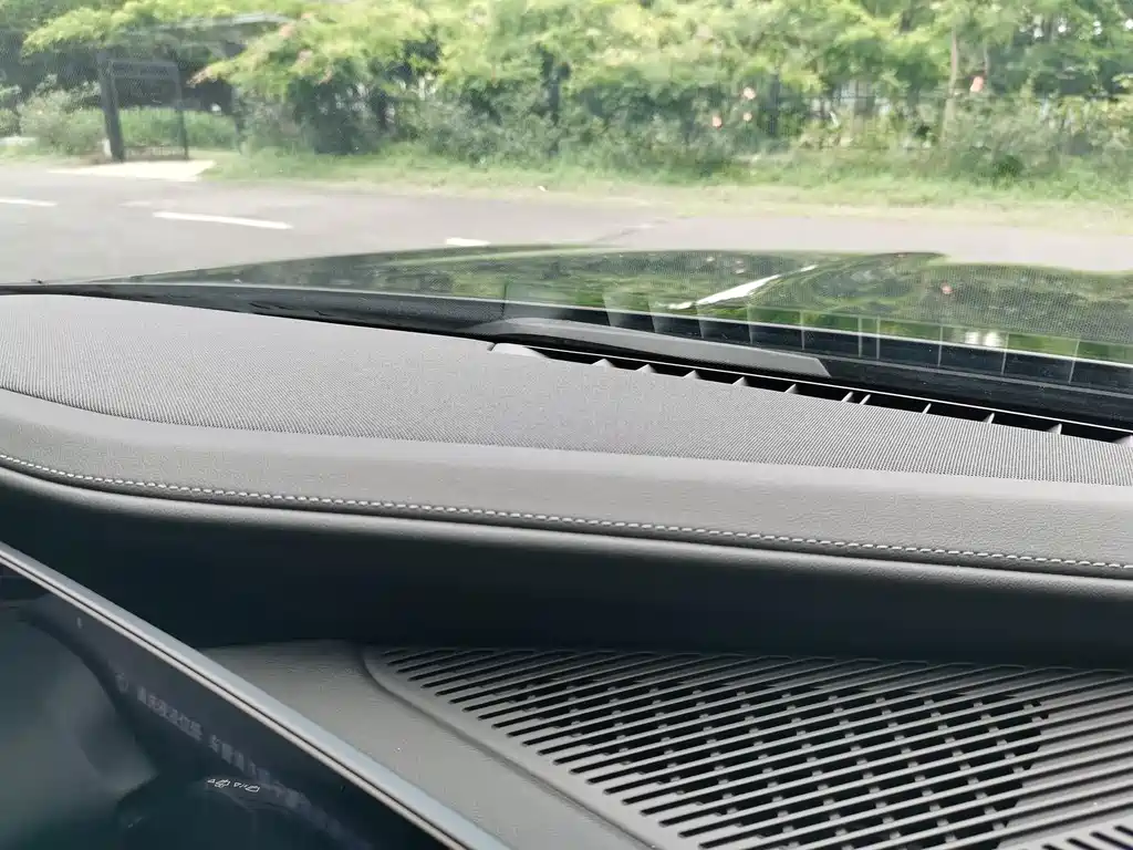 BMW i7 2025 — фото 25