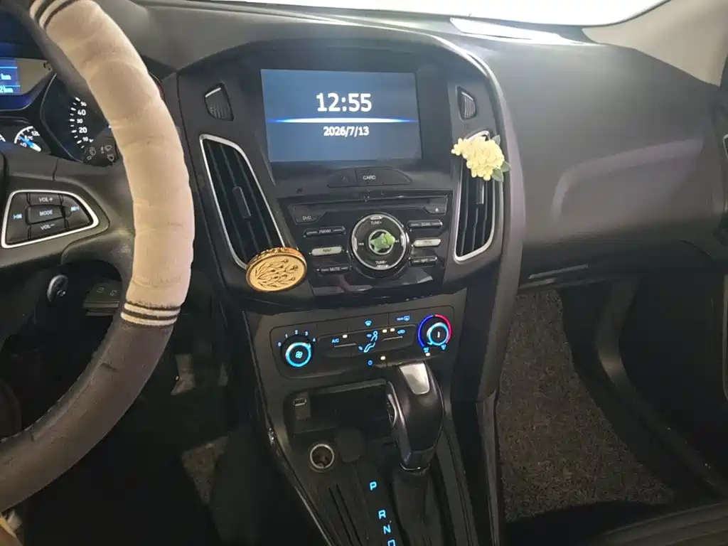 Ford Focus 2018 — фото 13