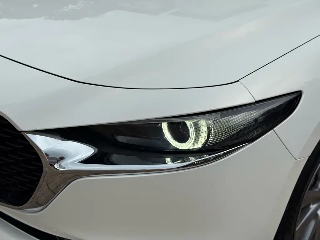 Mazda 3 Axela 2023 — фото 17