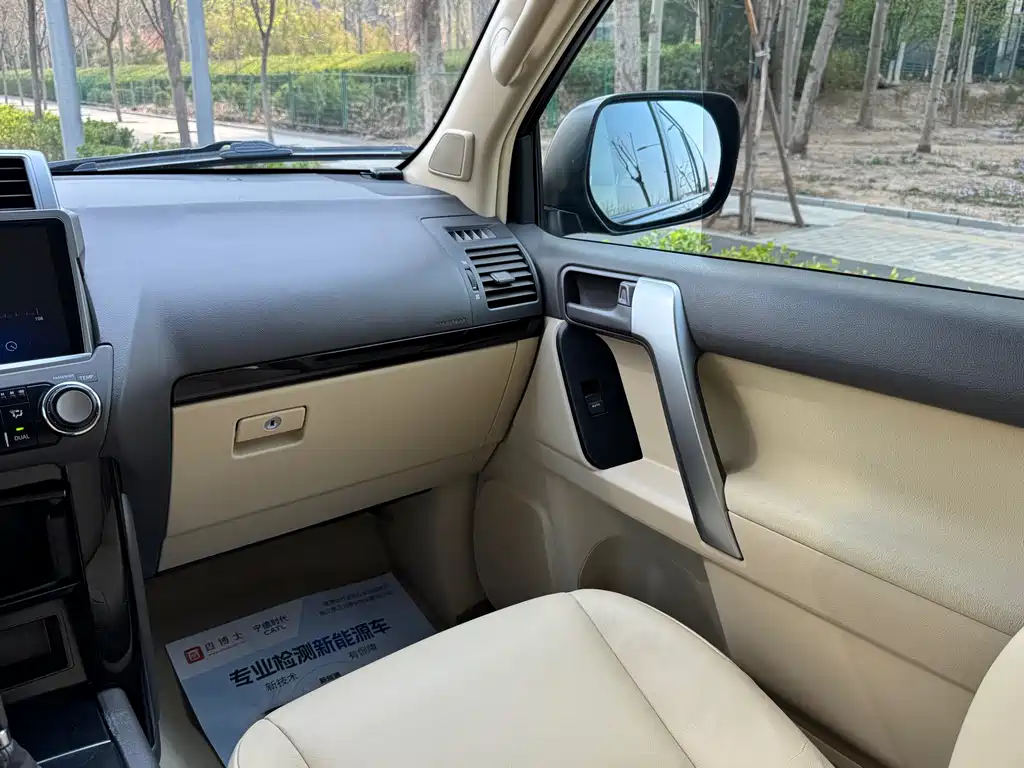 Toyota Prado 2015 — фото 10