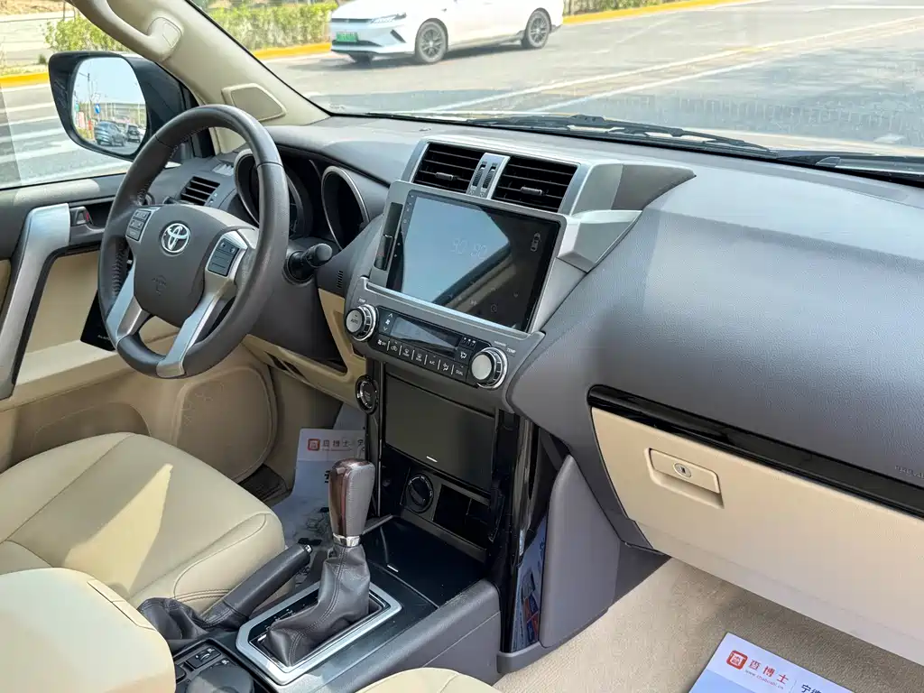 Toyota Prado 2015 — фото 18