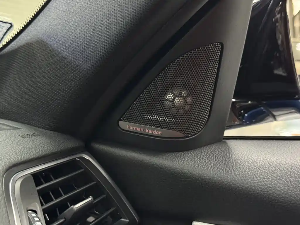 BMW 3 Series 2017 — фото 17