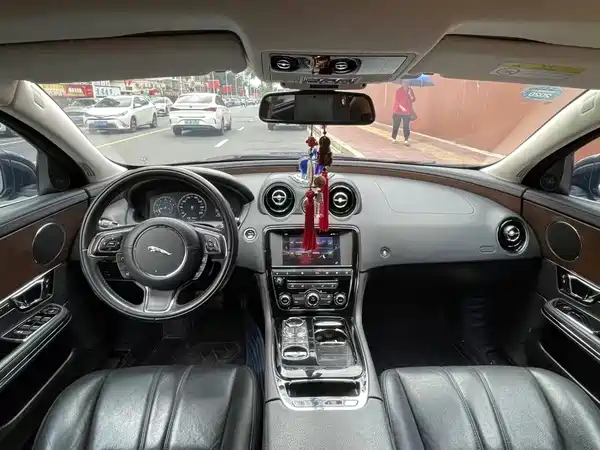 Jaguar XJ 2017