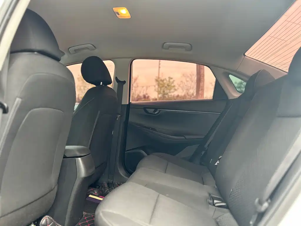 Hyundai Elantra 2019 — фото 15