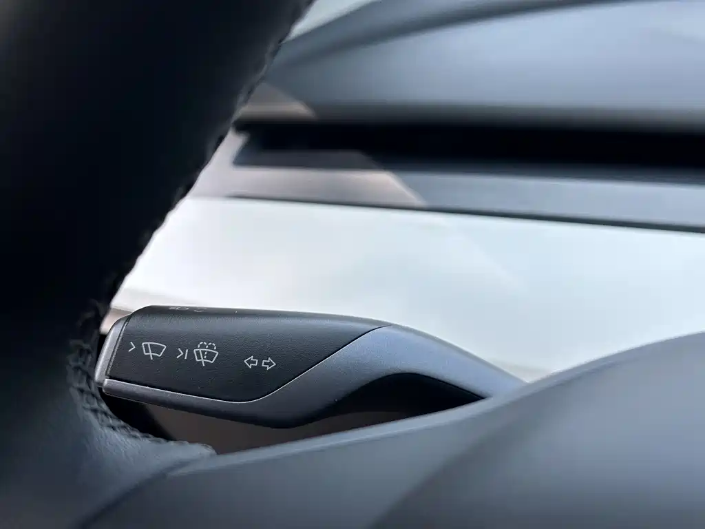 Tesla Model Y 2023 — фото 13