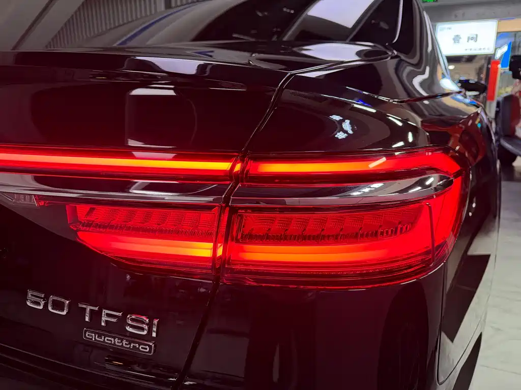Audi A8 2022 — фото 13