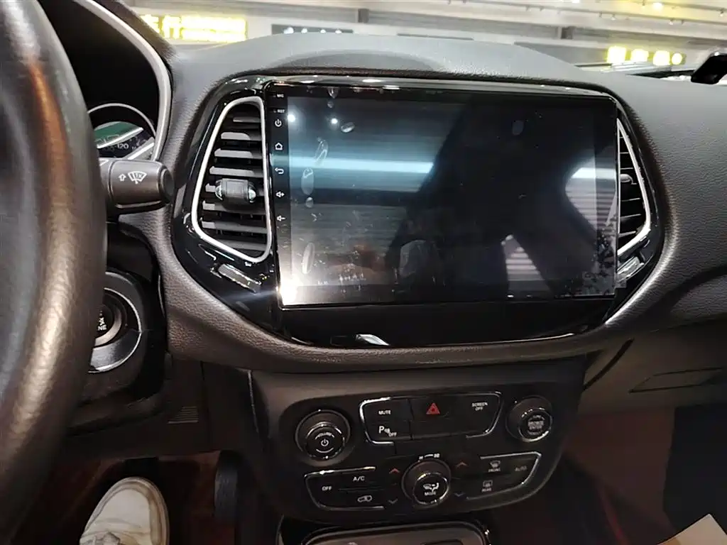 Jeep Compass 2020 — фото 13