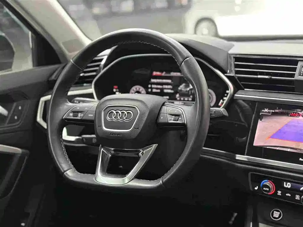 Audi Q3 2023 — фото 12