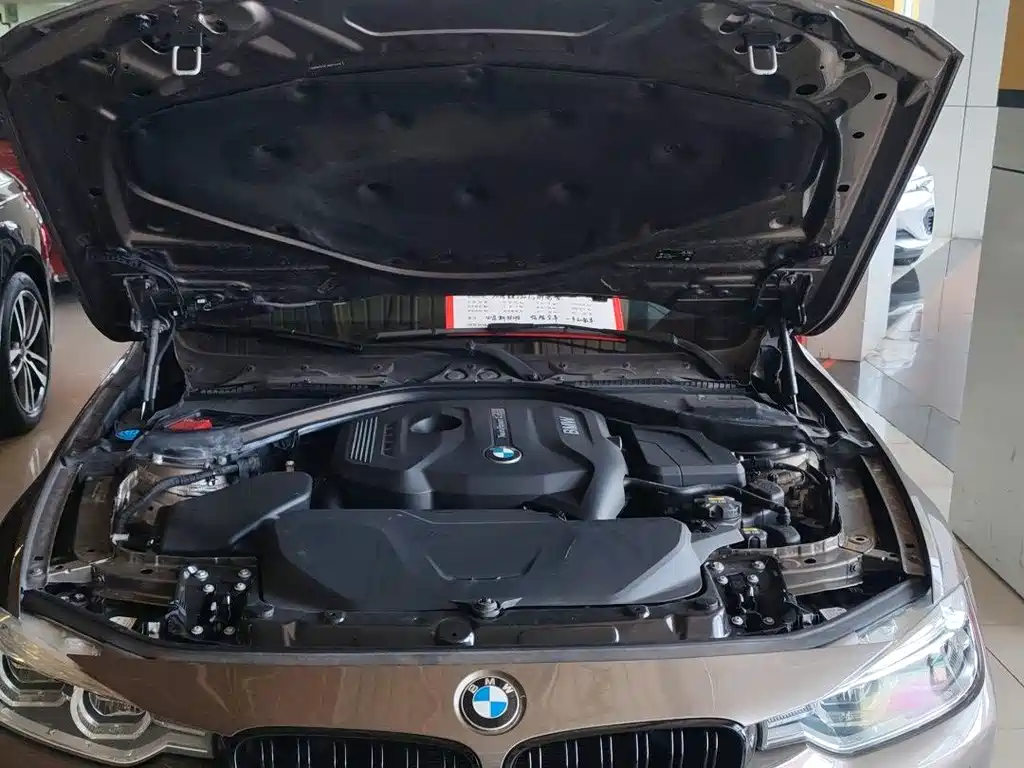 BMW 3 Series 2018 — фото 14