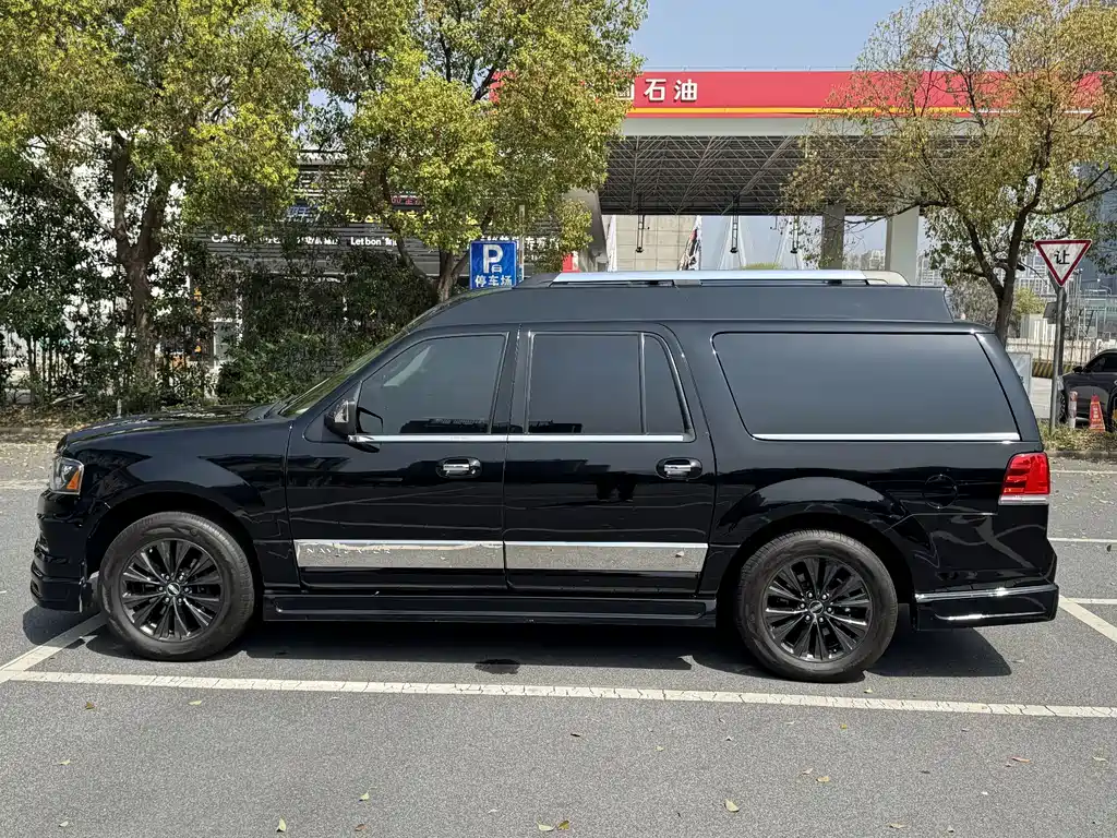Lincoln Navigator 2018 — фото 14