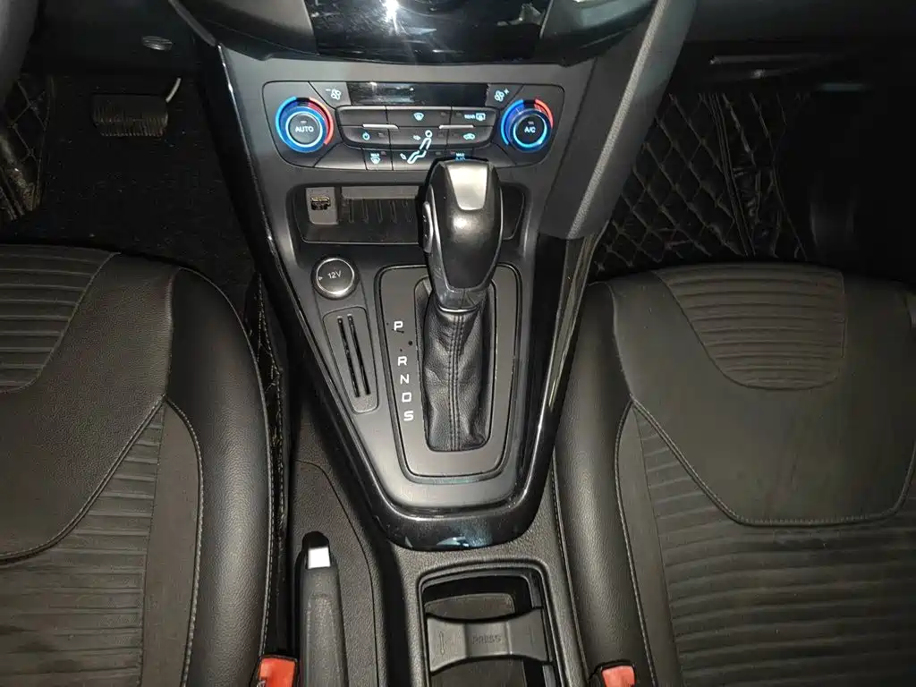 Ford Focus 2017 — фото 10