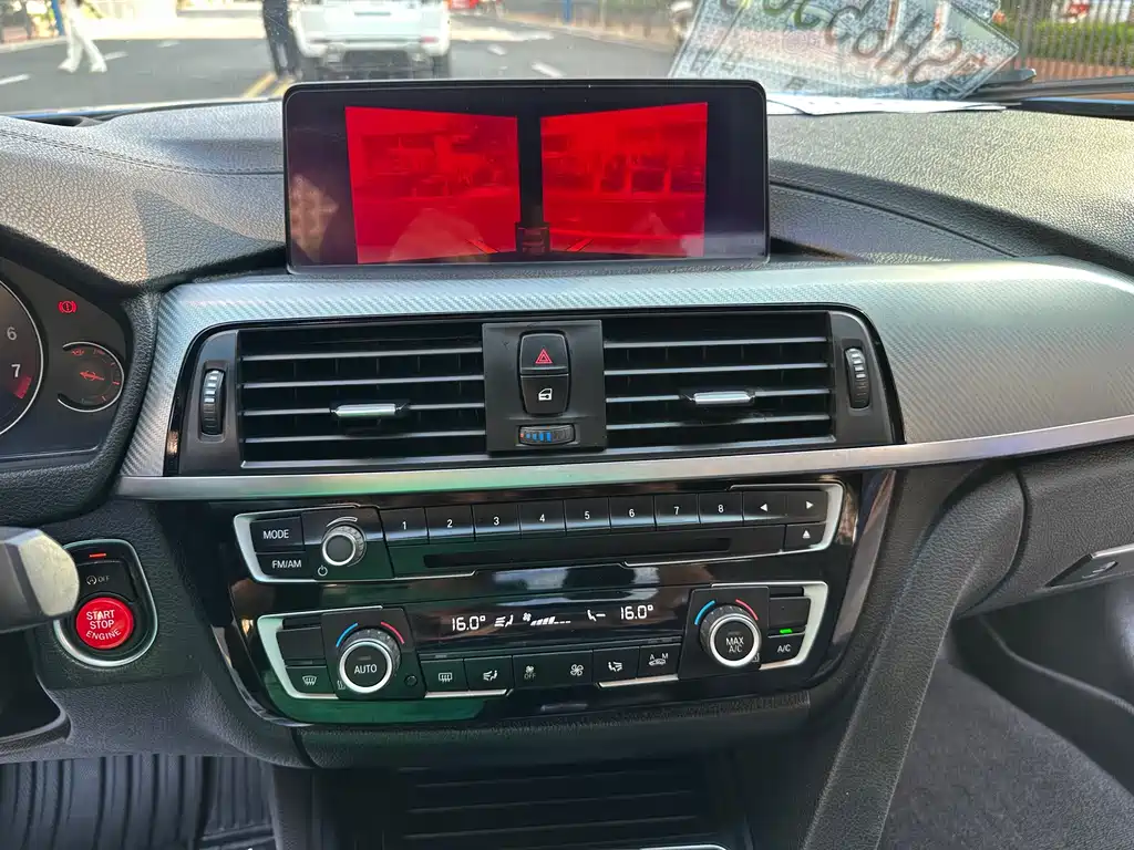 BMW 3 Series 2018 — фото 15