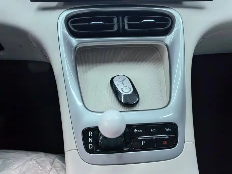 Geely Galaxy Starwish 2025 — фото 16