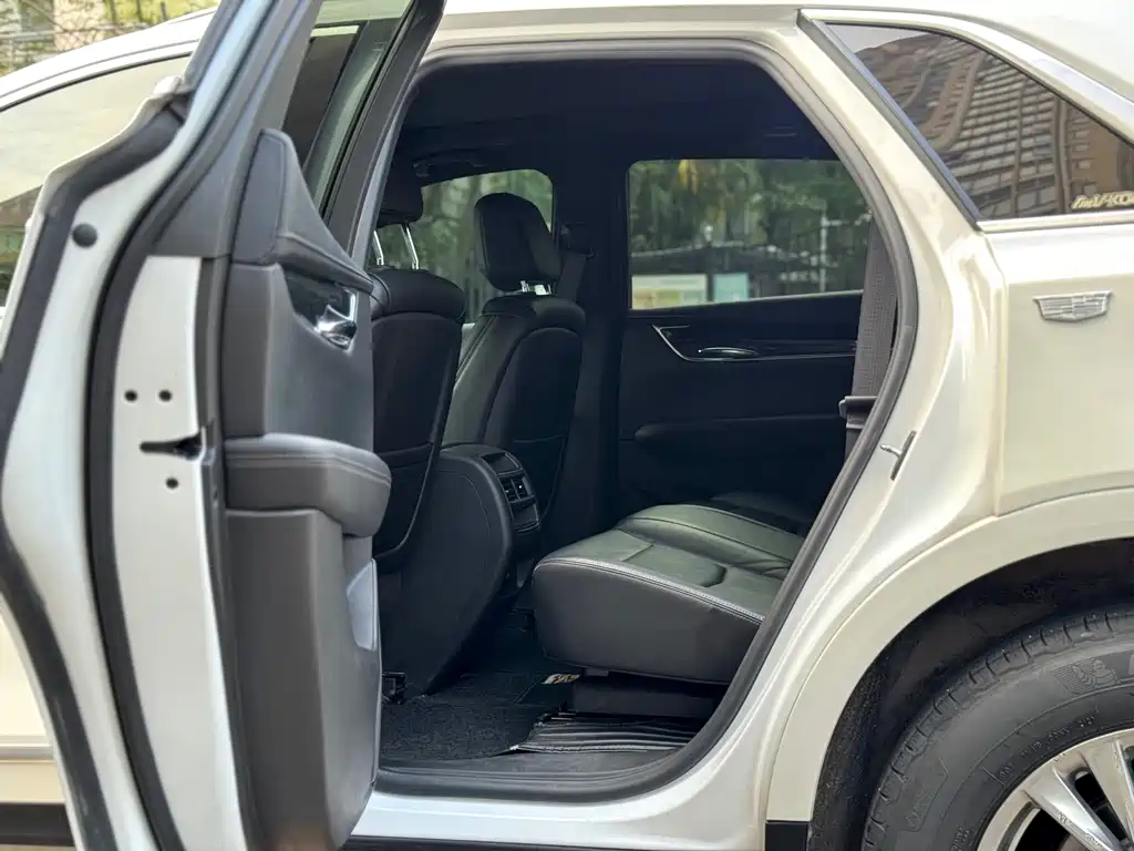 Cadillac XT5 2020 — фото 12
