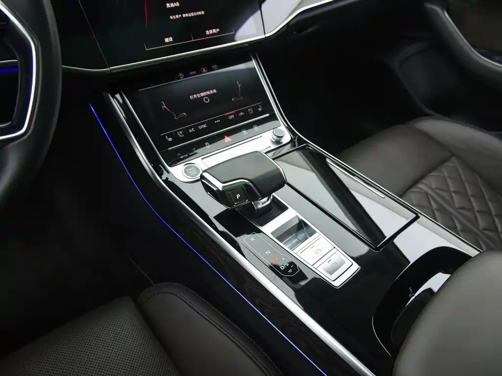 Audi A8 2021 — фото 13