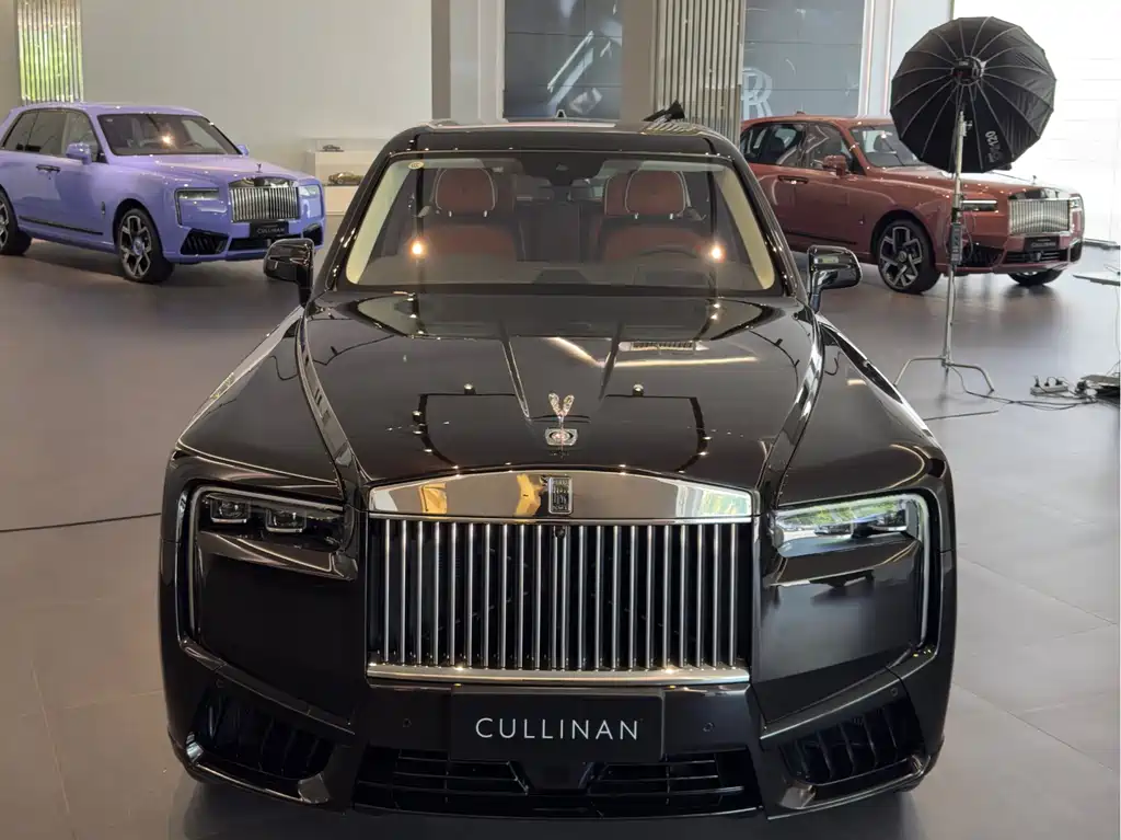 Rolls-Royce Cullinan — фото 2