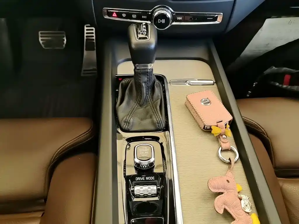 Volvo XC60 2020 — фото 14