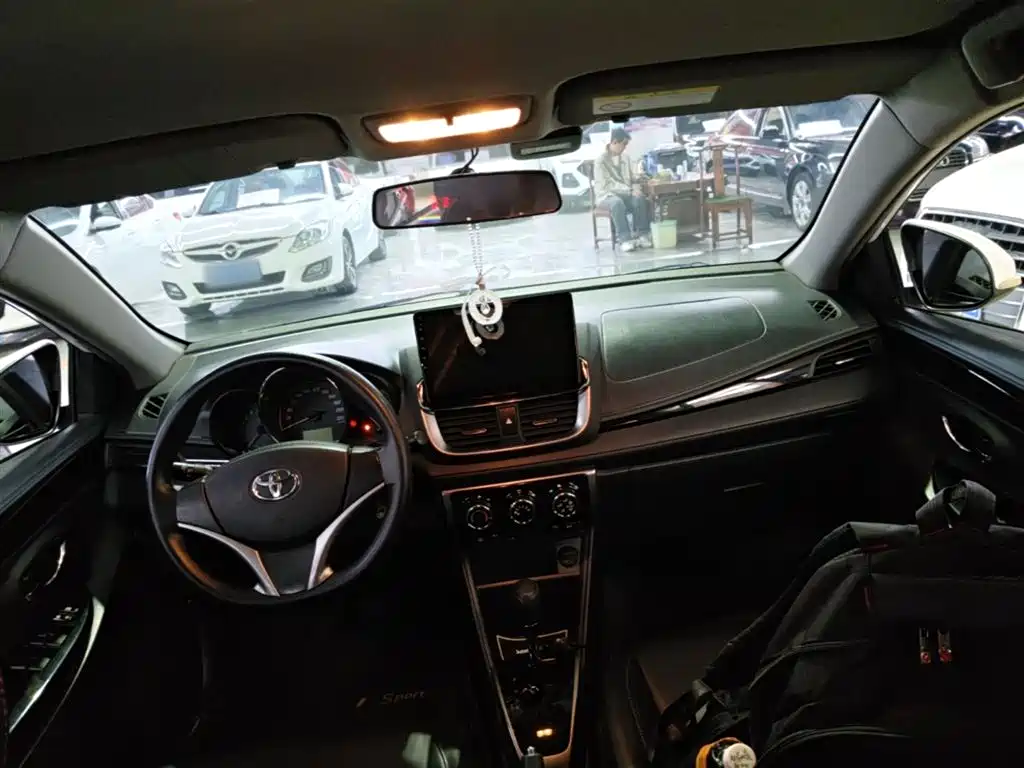 Toyota Yaris L 2021 — фото 6